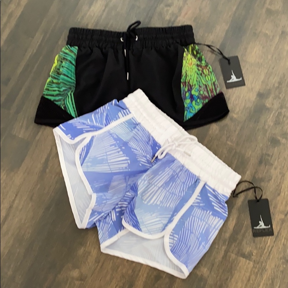 NEW! REFLEX RUN SHORTS - Picture 1 of 8